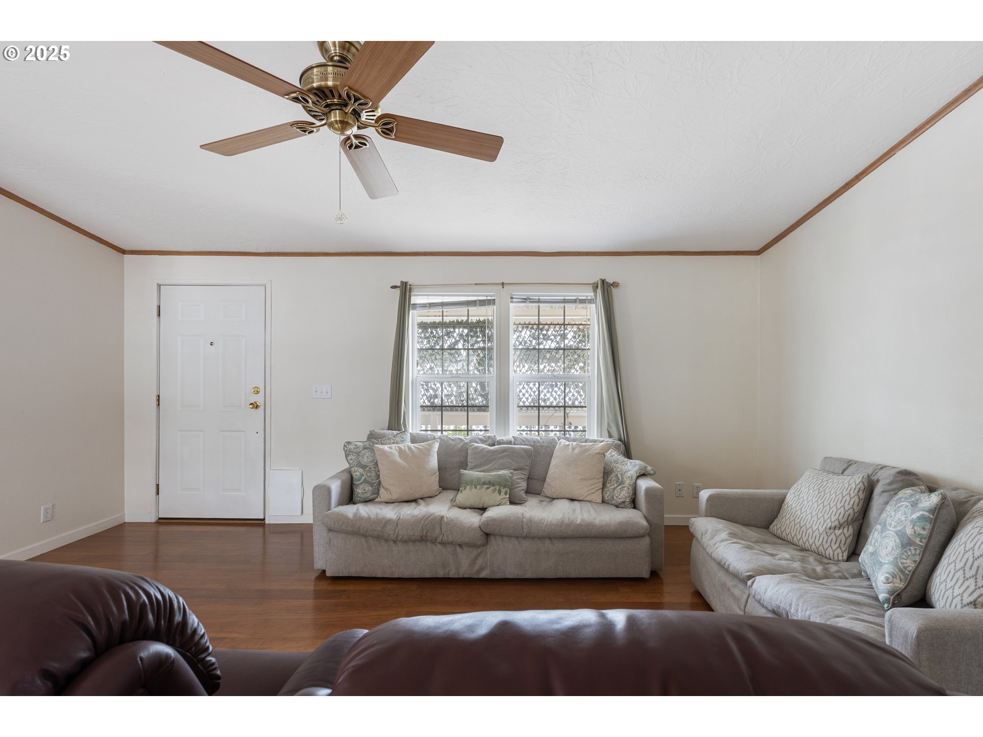 111 W RIVERRIDGE AVE