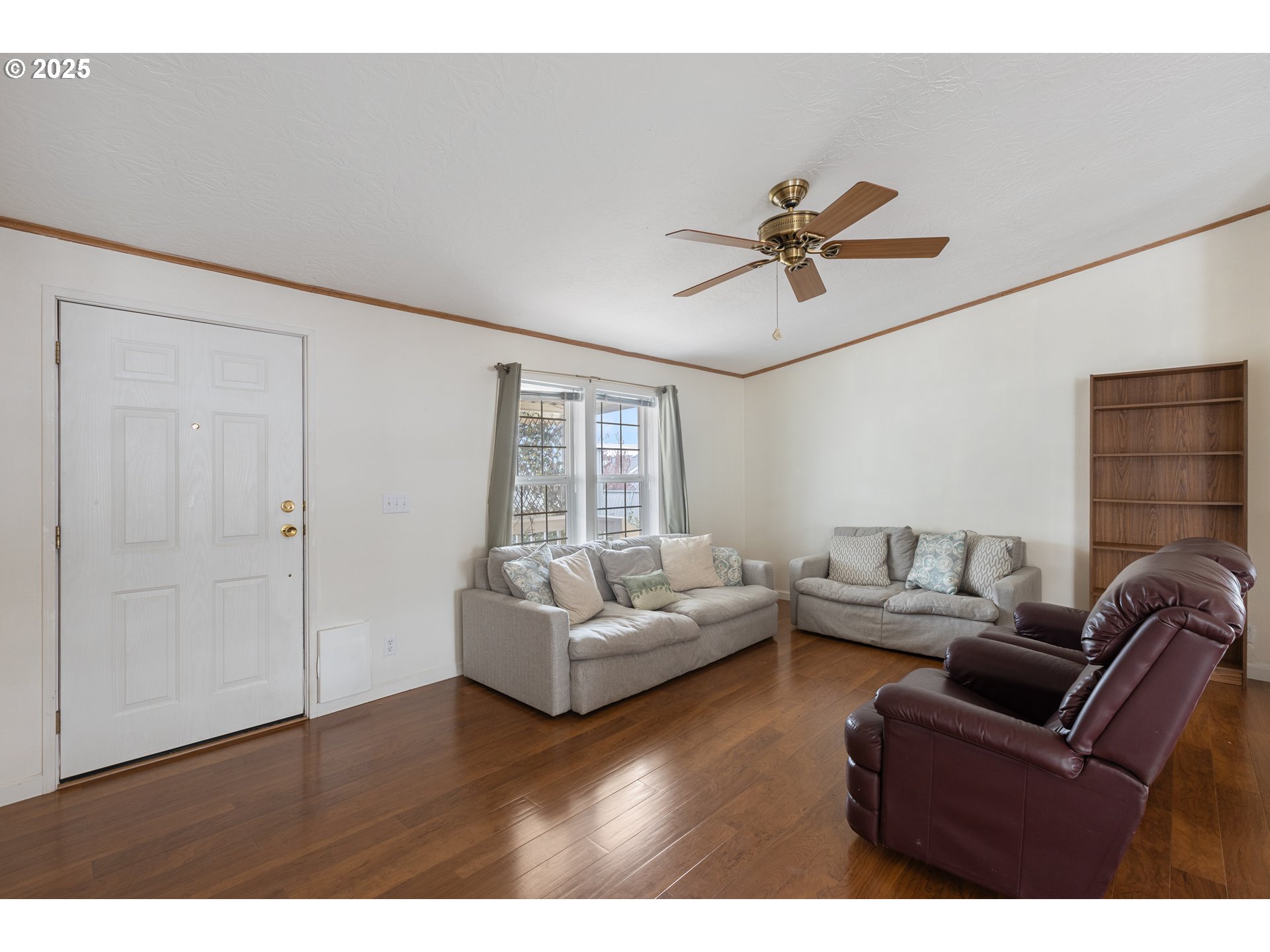 111 W RIVERRIDGE AVE