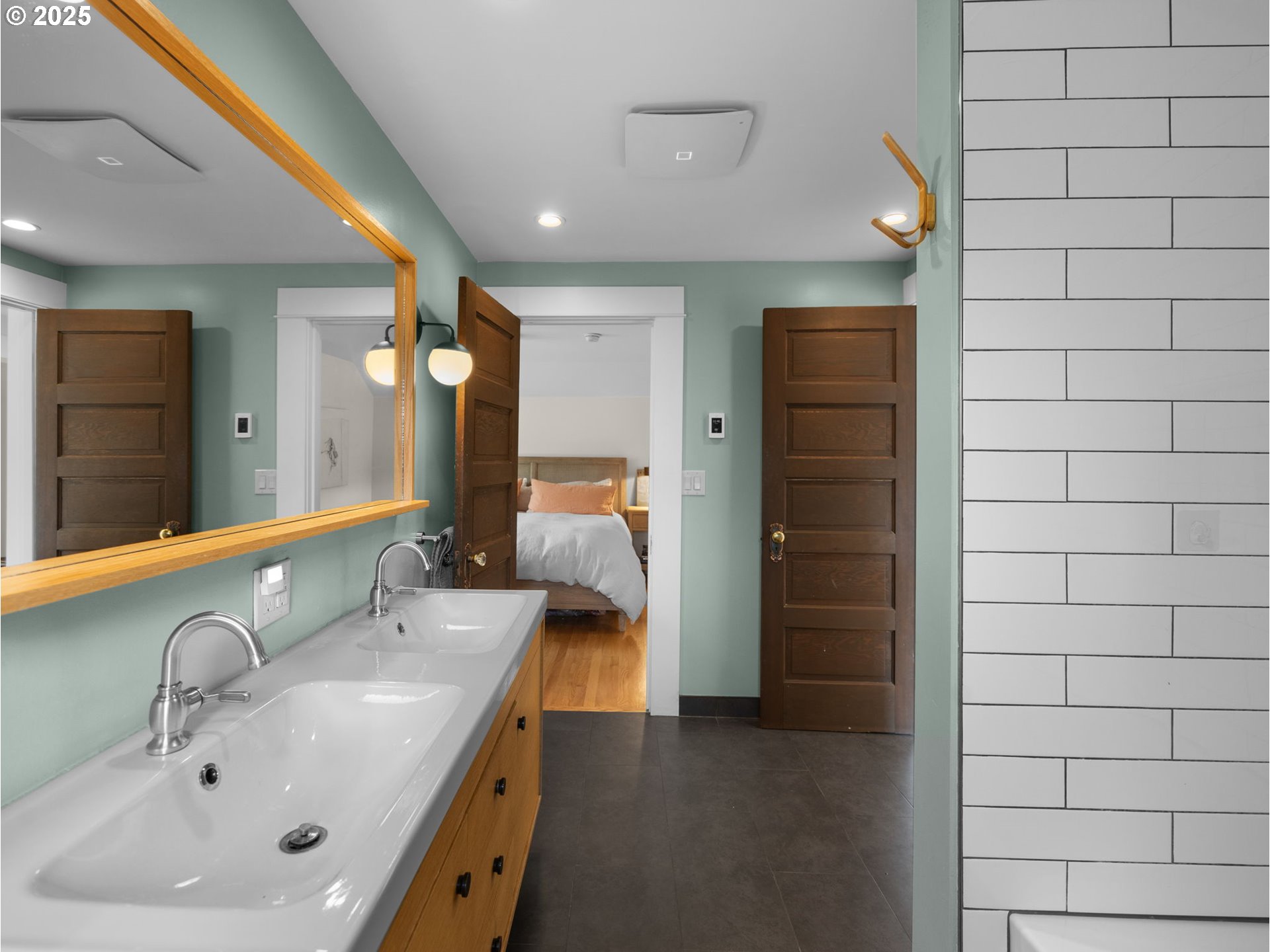 Portland, Oregon 97217, United States, 5 Bedrooms Bedrooms, ,3 BathroomsBathrooms,Residential,Active,192224