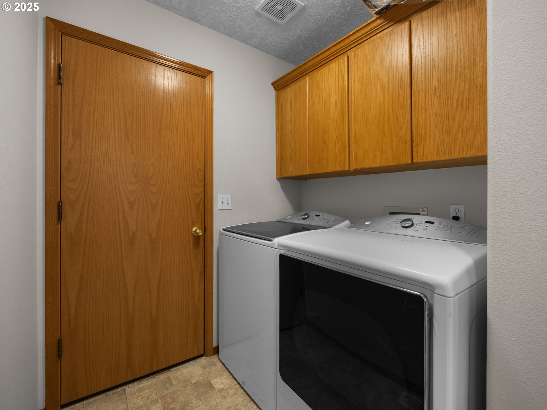 Oregon City, Oregon 97045, United States, 3 Bedrooms Bedrooms, ,2 BathroomsBathrooms,Residential,Active,101294