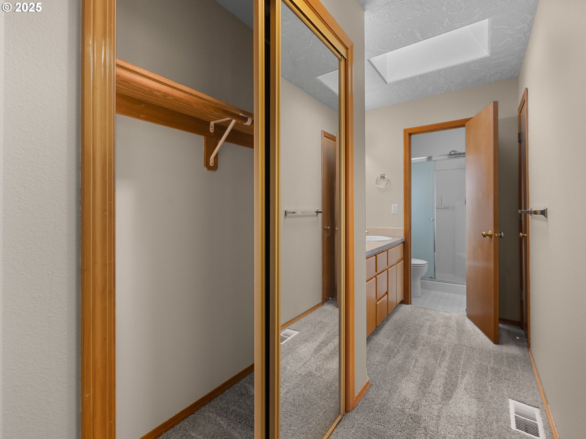 Oregon City, Oregon 97045, United States, 3 Bedrooms Bedrooms, ,2 BathroomsBathrooms,Residential,Active,101294