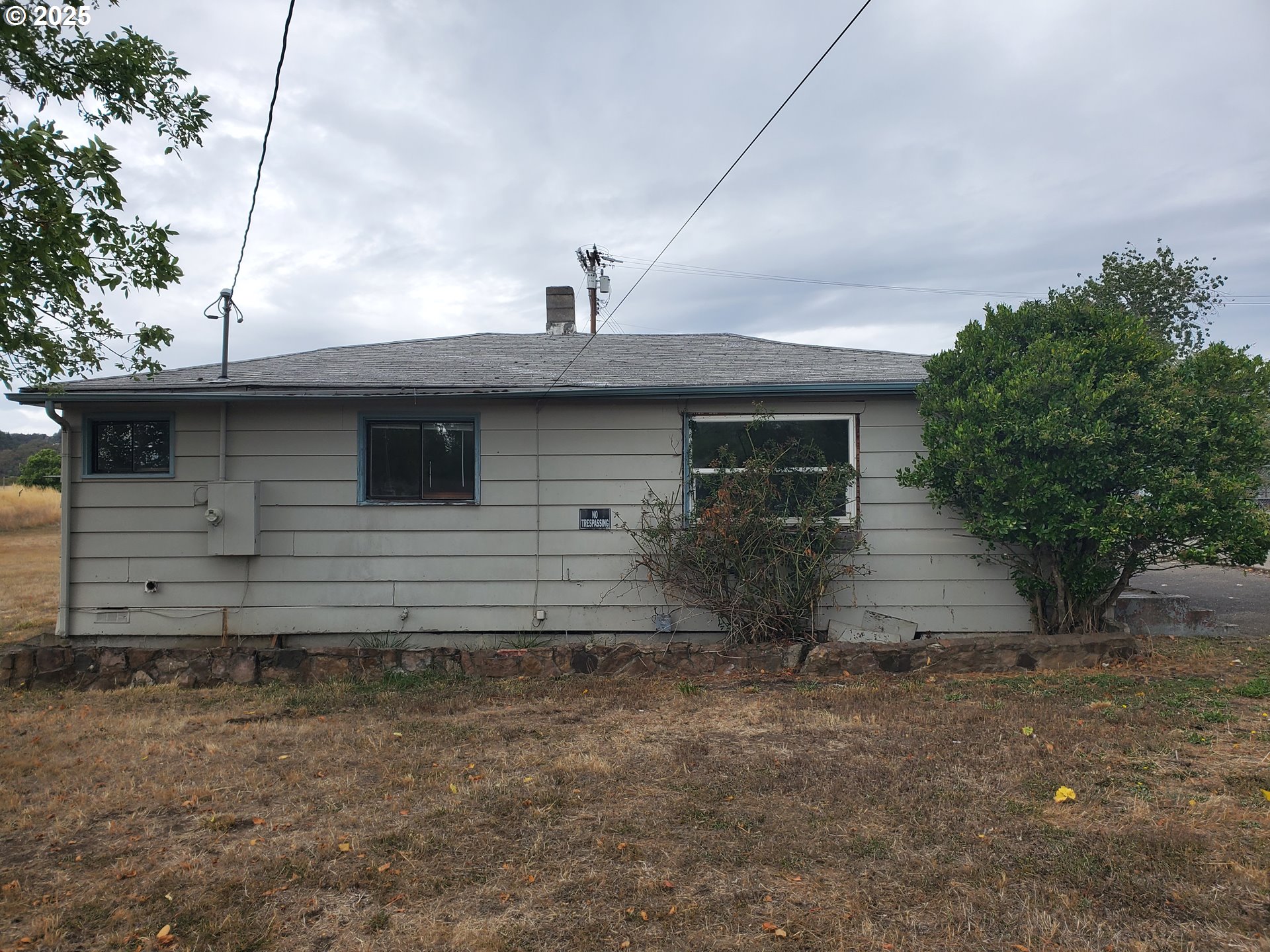 132 NE SAWYERS LN