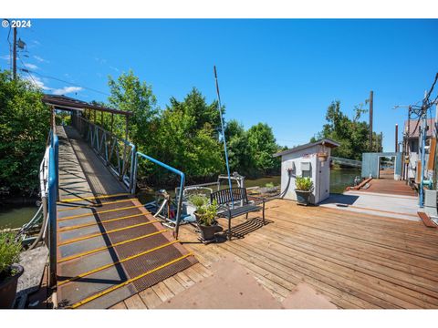 A home in Scappoose