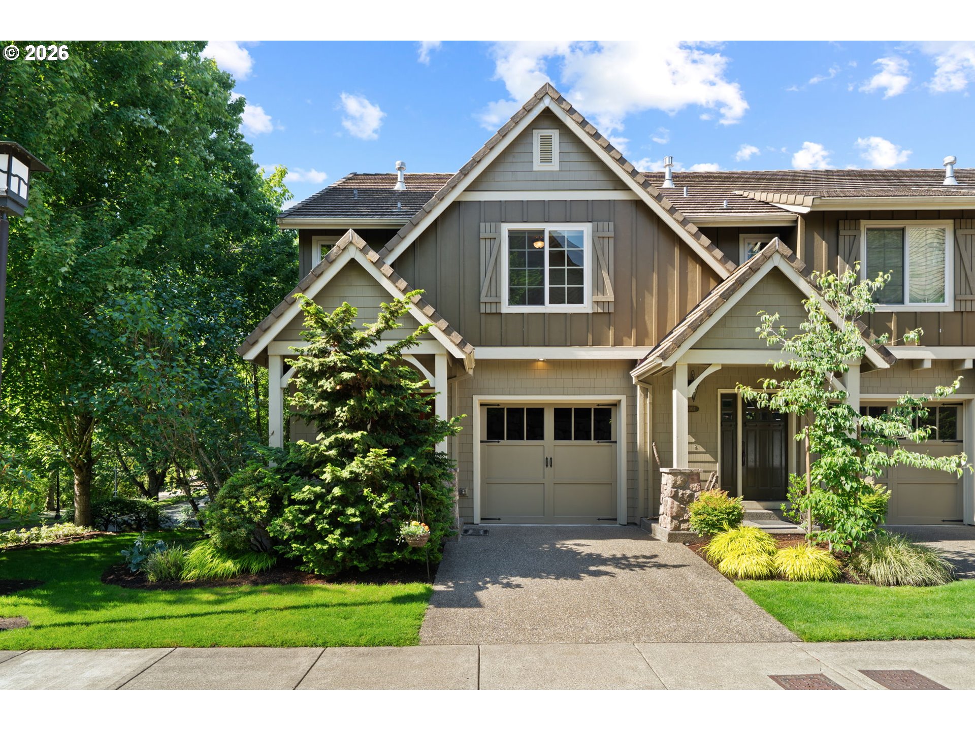 2003 NW VILLAGE CIR