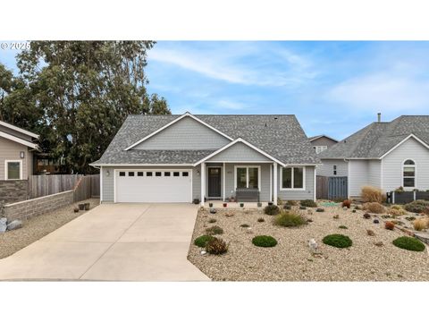 822 SPYGLASS DR Bandon OR 97411