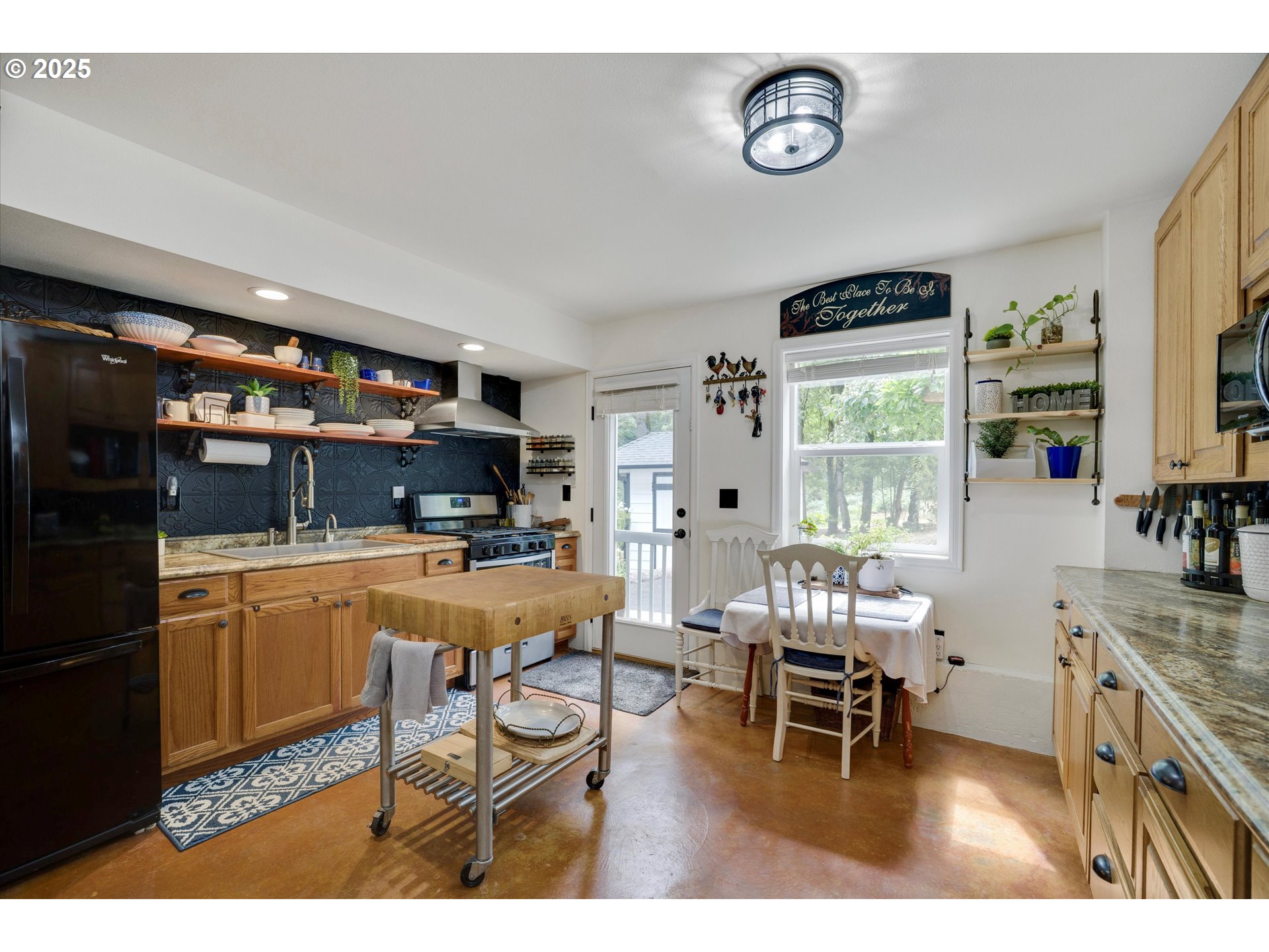 Amity, Oregon 97101, United States, 4 Bedrooms Bedrooms, ,3 BathroomsBathrooms,Residential,Active,2208