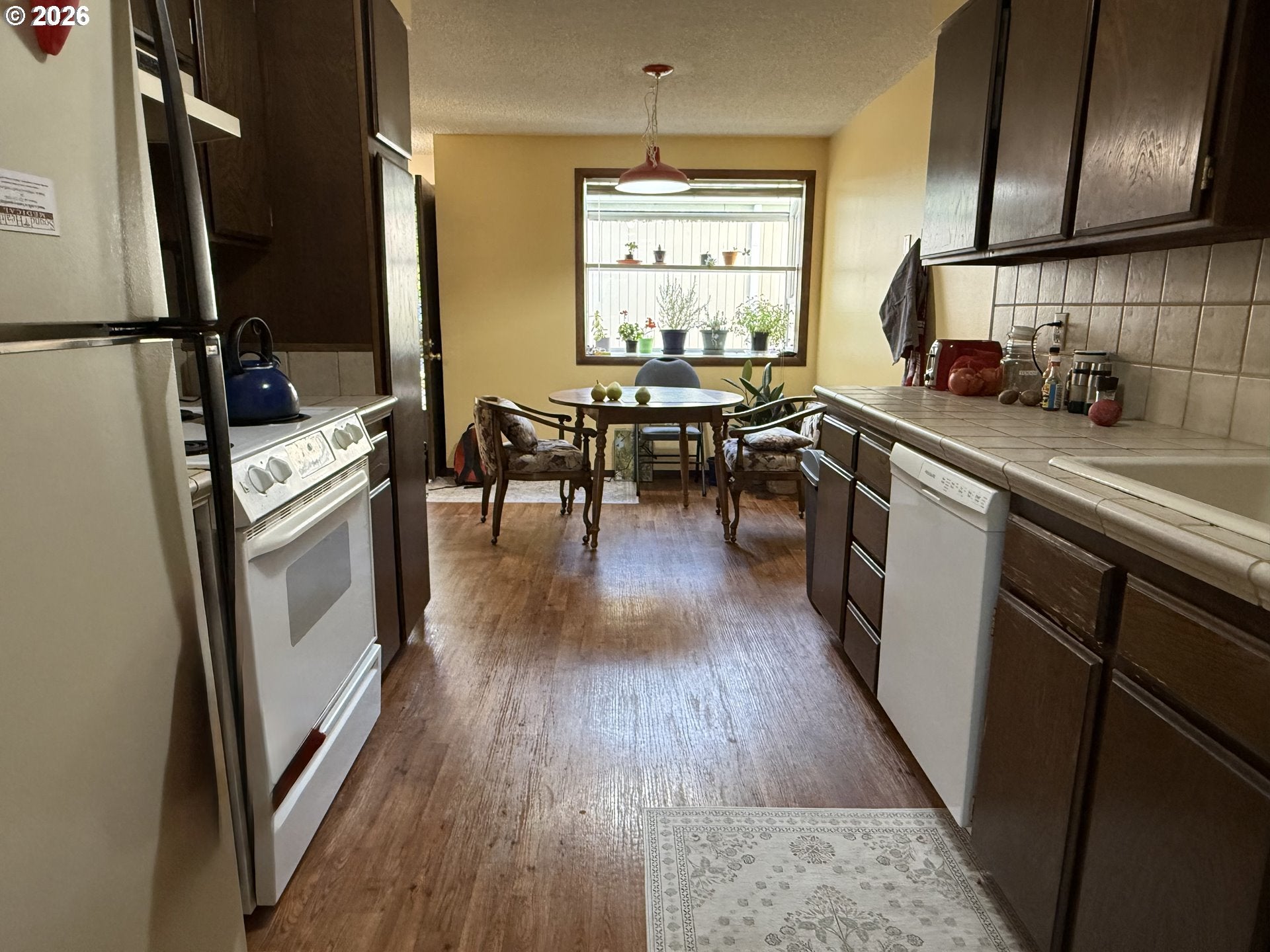 8 NW MOUNTAIN VIEW DR