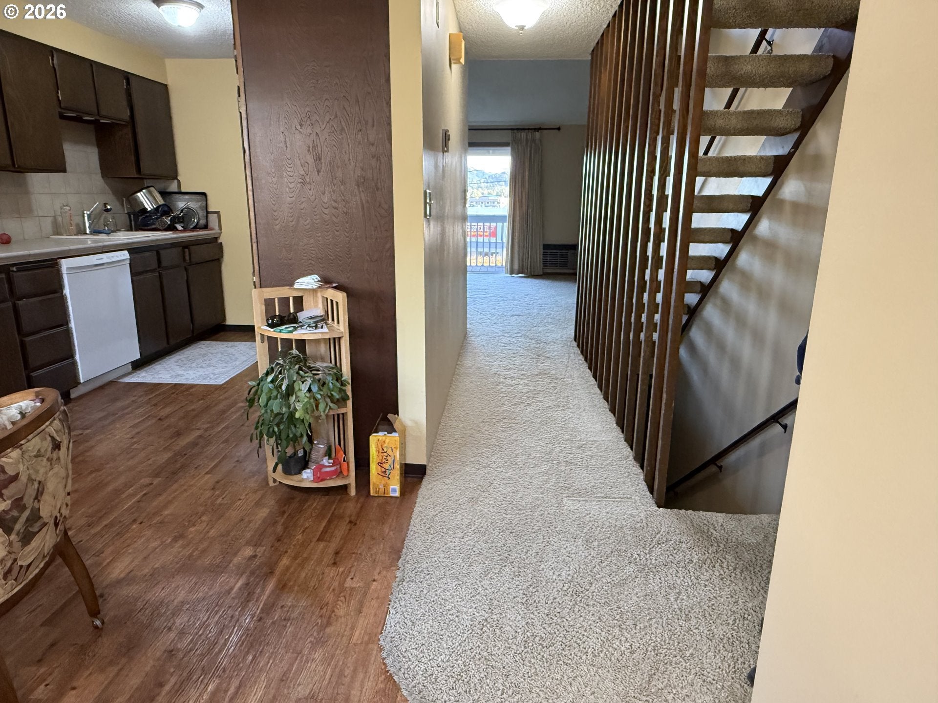 8 NW MOUNTAIN VIEW DR