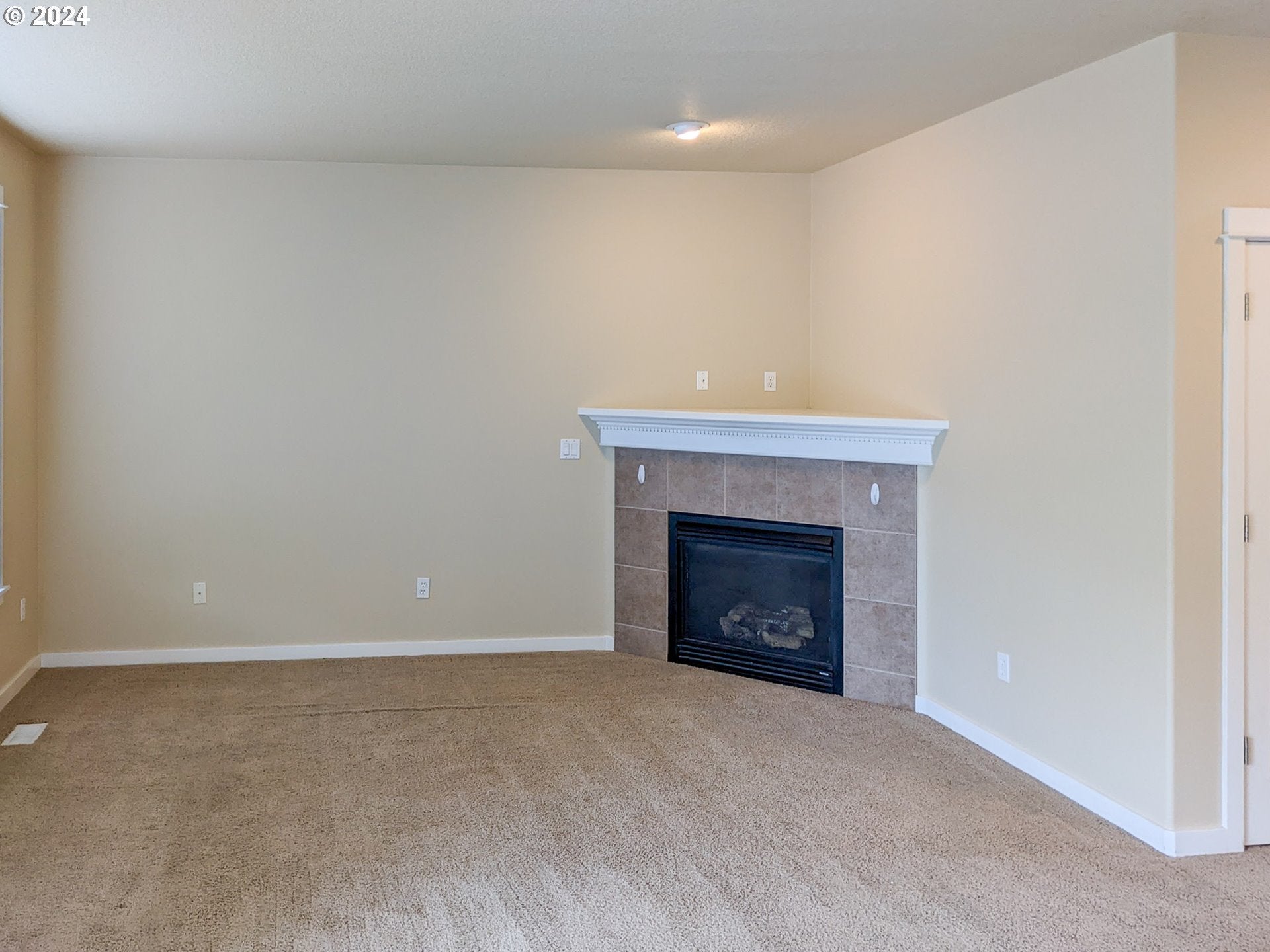 7610 MAEBELLE LN NE