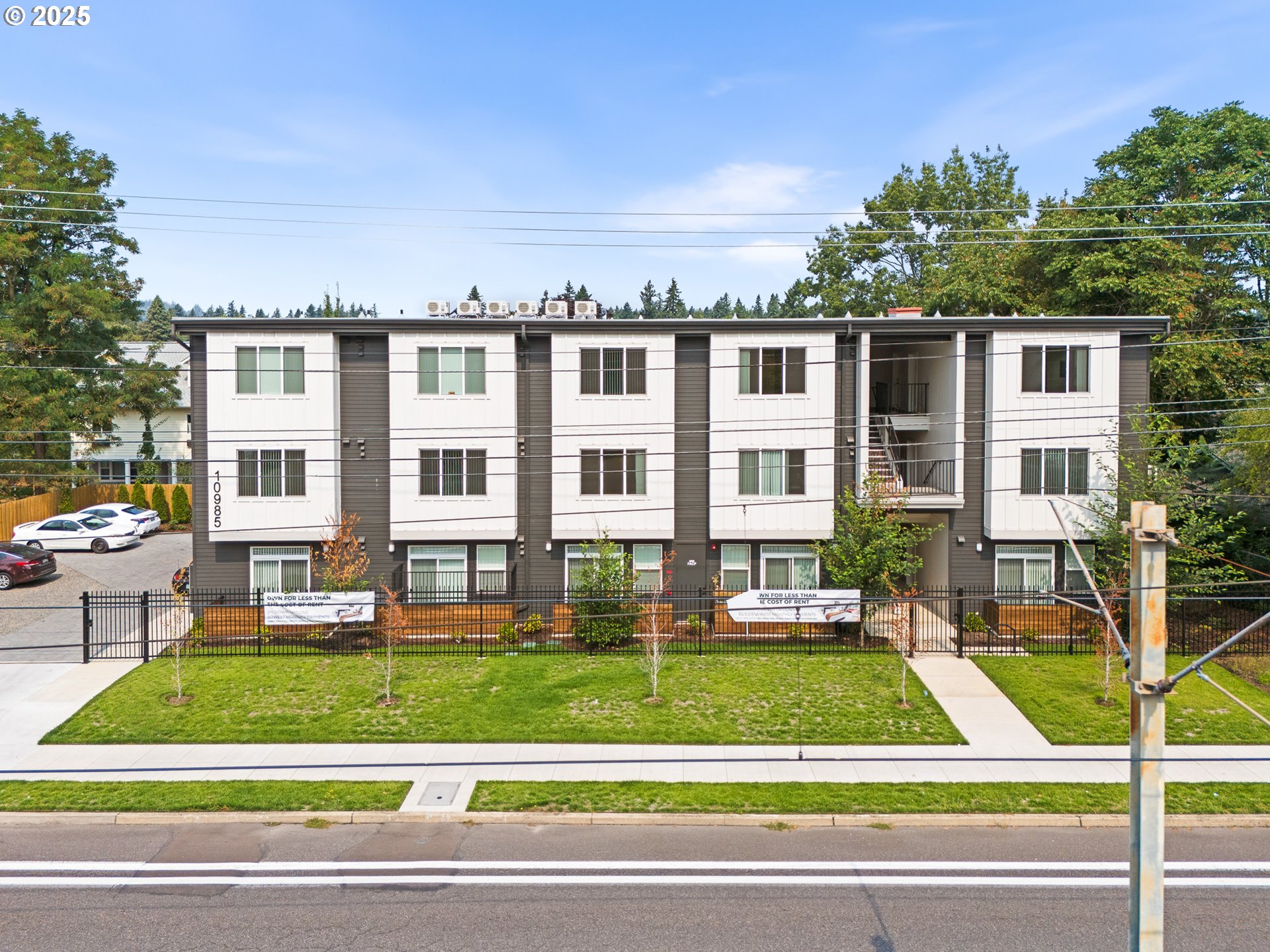 10985 E Burnside ST 15