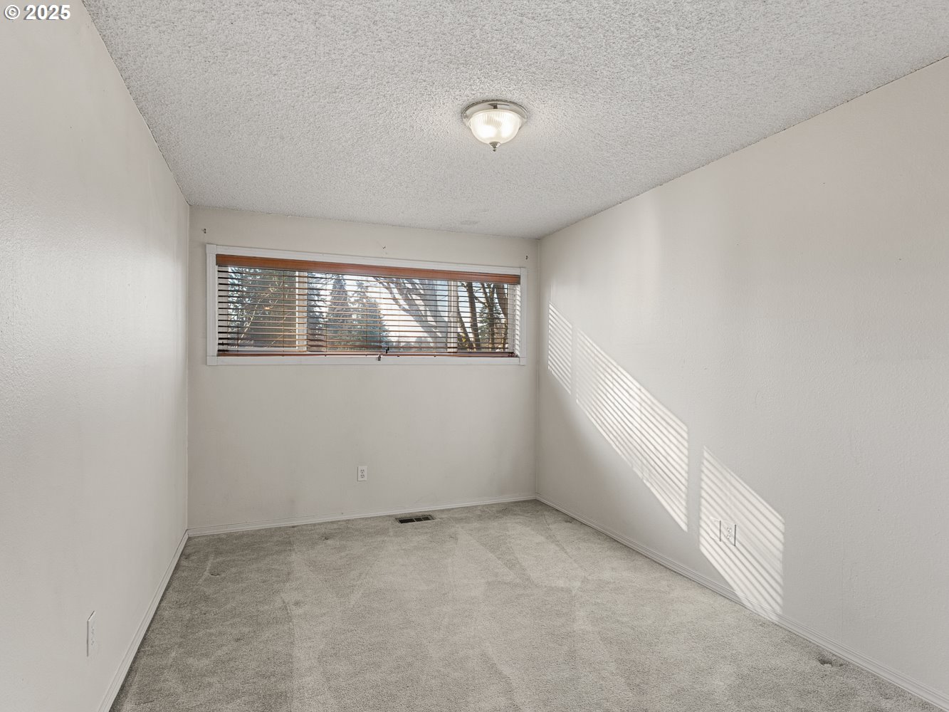 Vancouver, Washington 98665, United States, 3 Bedrooms Bedrooms, ,2 BathroomsBathrooms,Residential,Pending,14877