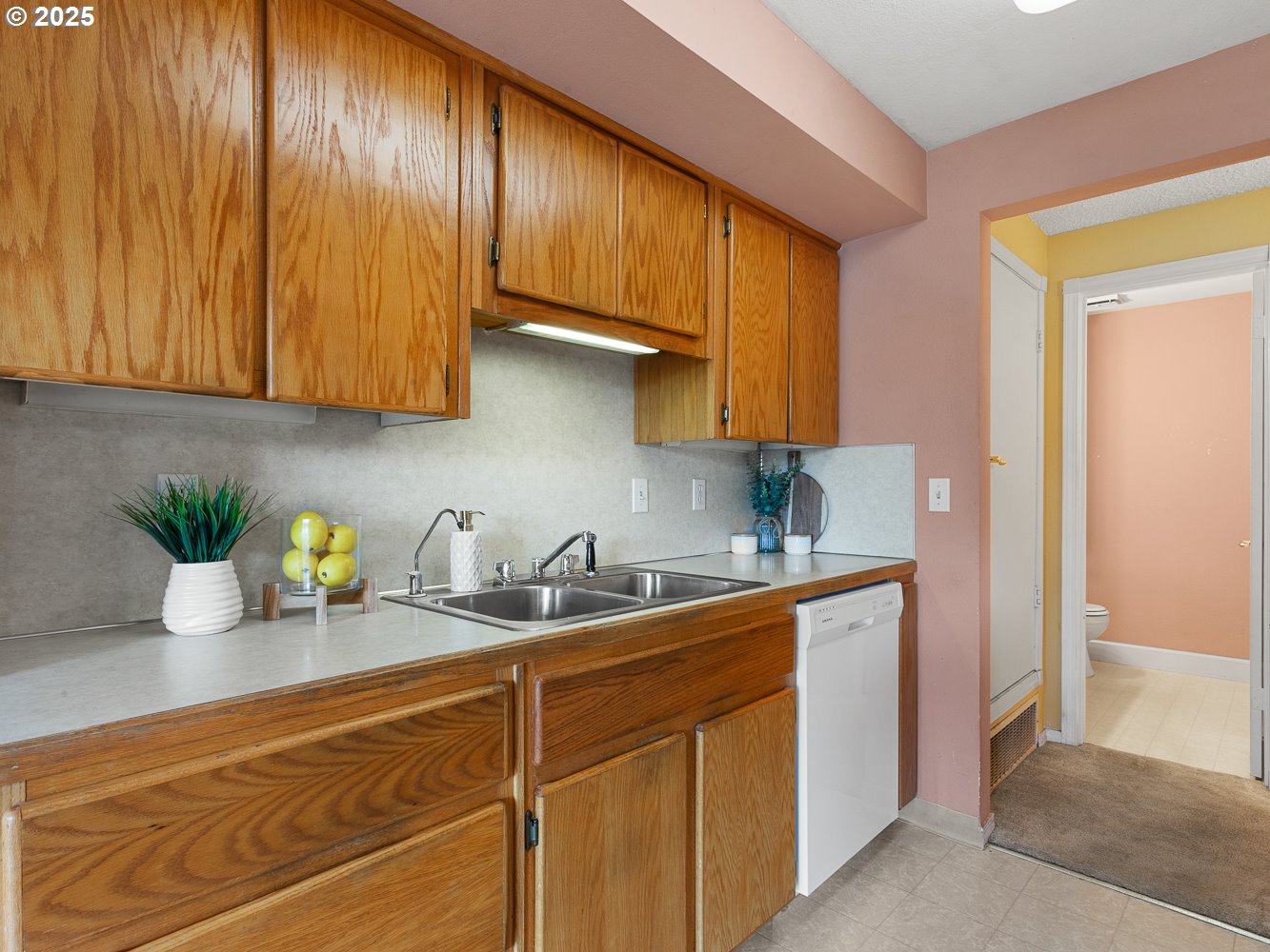 Vancouver, Washington 98665, United States, 3 Bedrooms Bedrooms, ,2 BathroomsBathrooms,Residential,Pending,14877