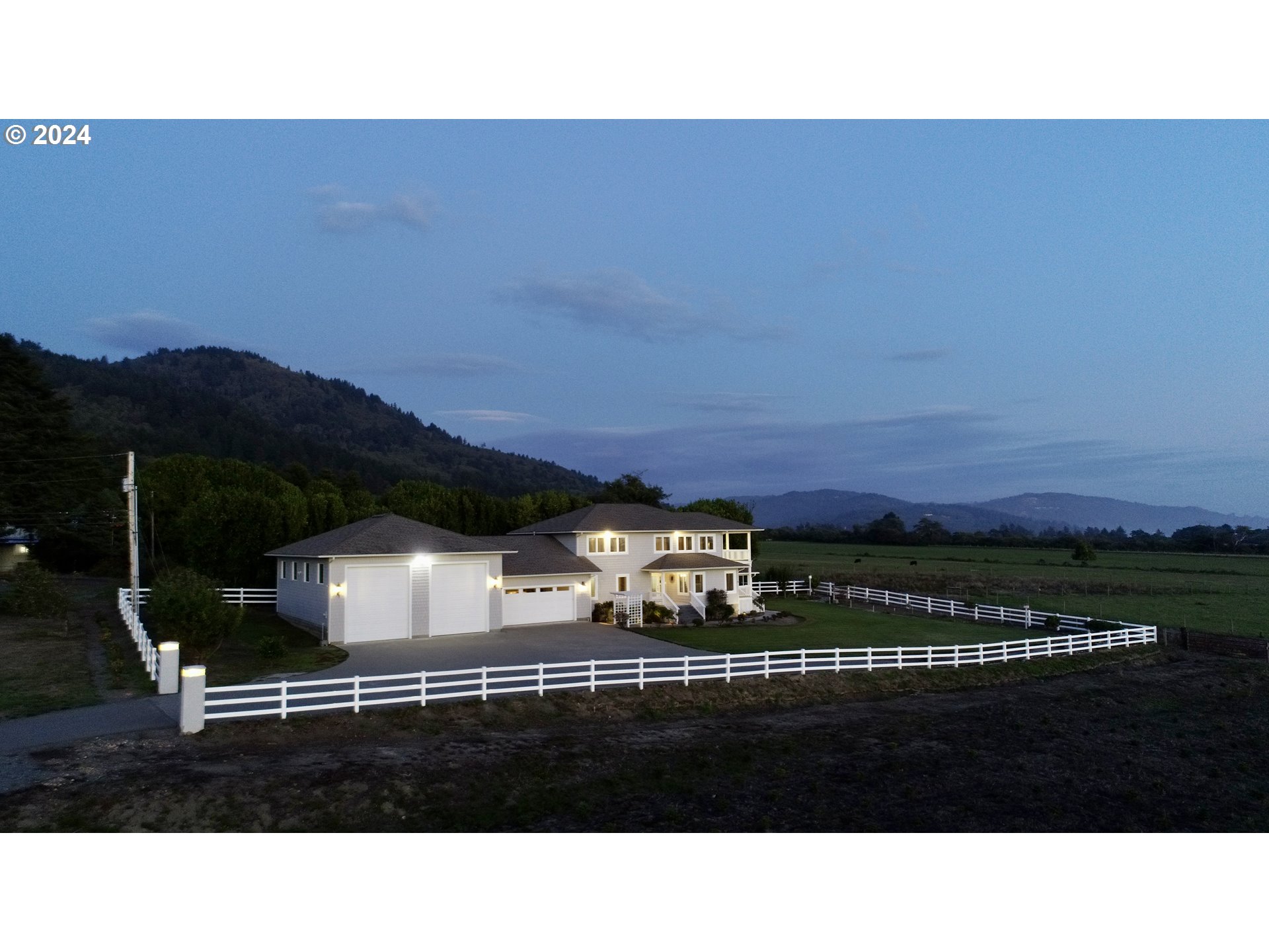 98694 WOODRIFF LN
