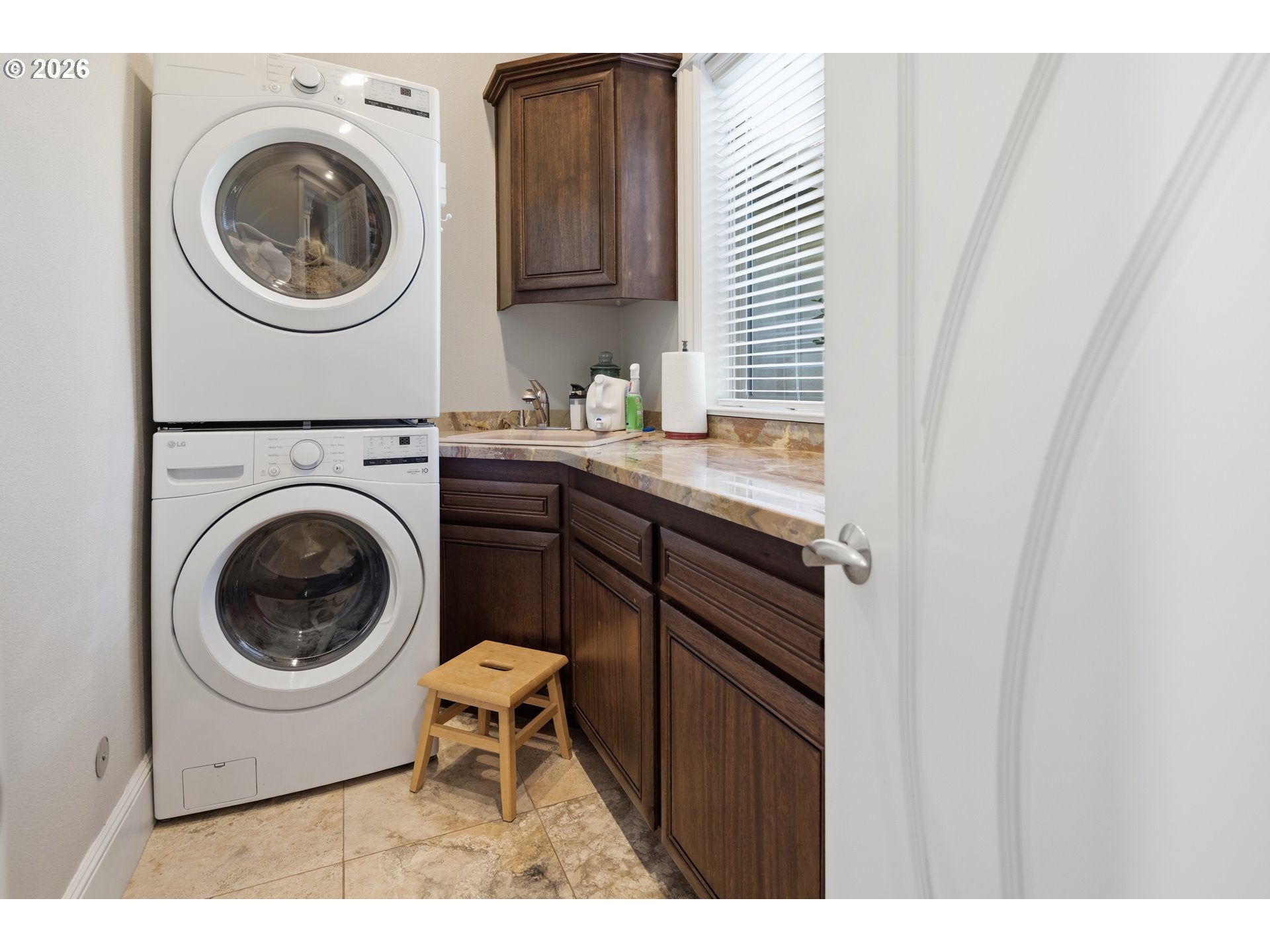 17695 S Fieldstone Ct, Oregon City, OR, 97045, USA, 4 Bedrooms Bedrooms, ,7 BathroomsBathrooms,Residential,Pending,17695 S Fieldstone Ct,214551203