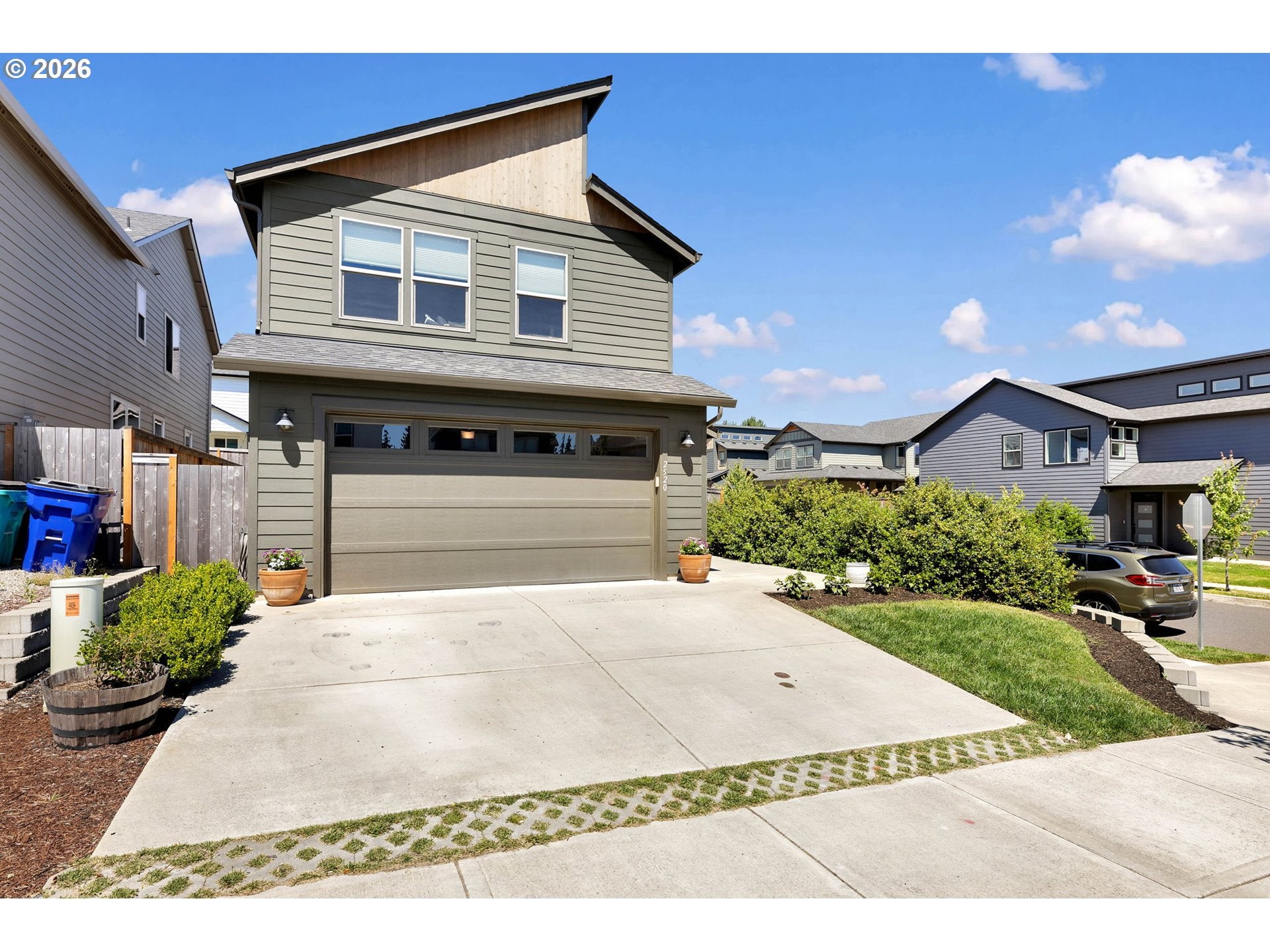 2520 S WHITE SALMON DR