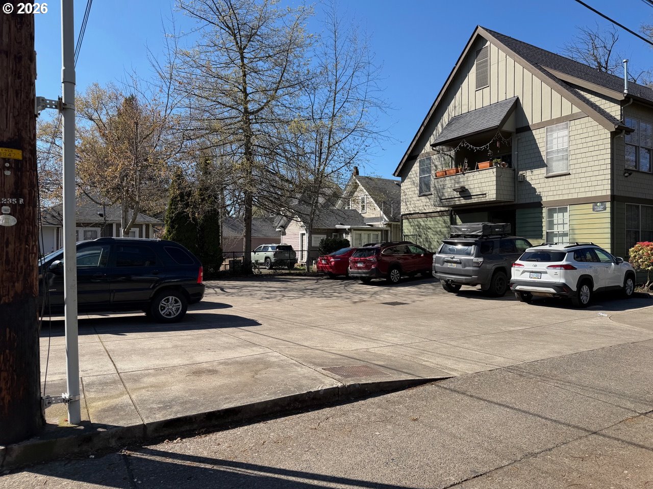 260 W 12TH AVE