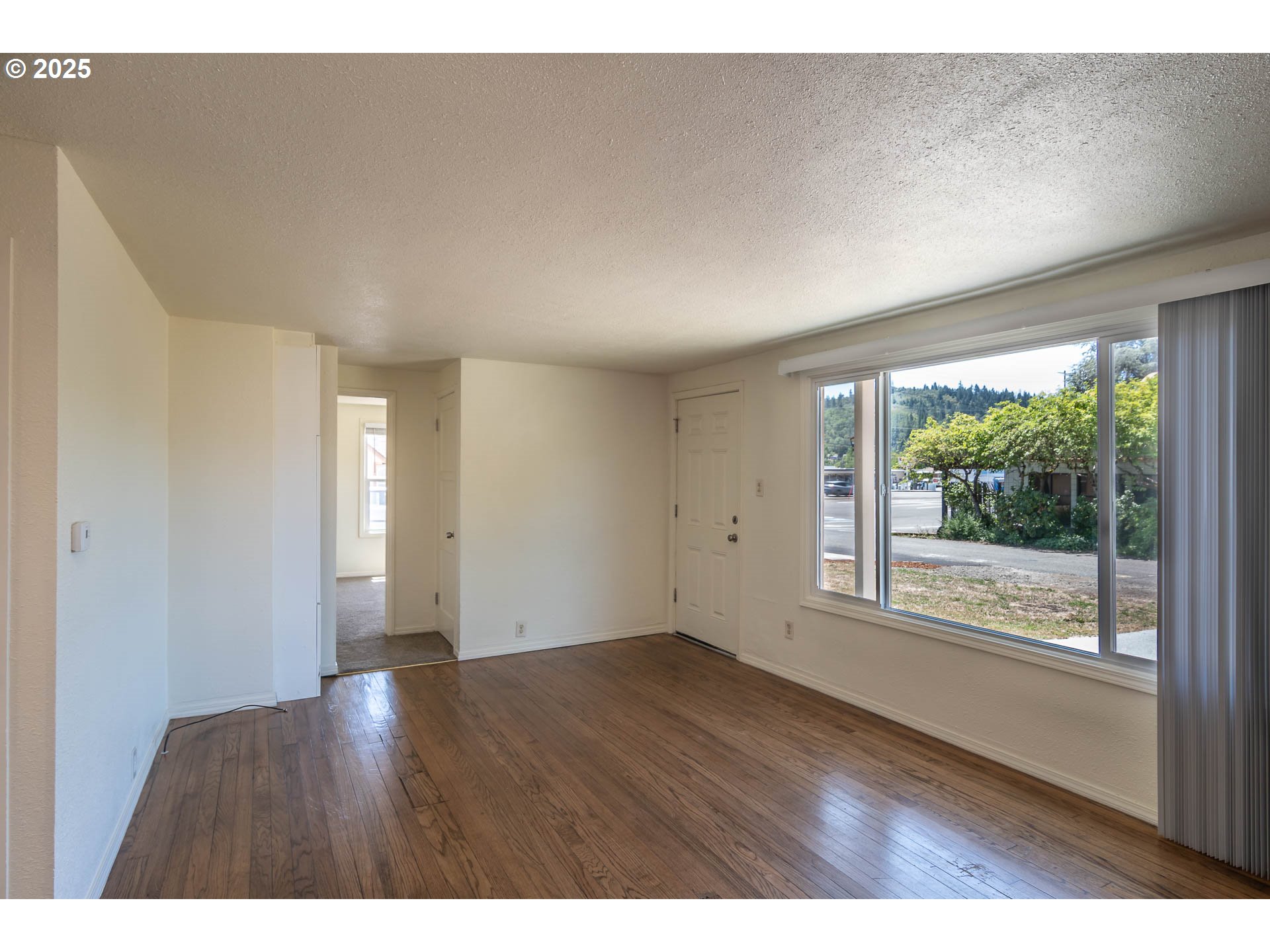 335 NE CUMMINS ST
