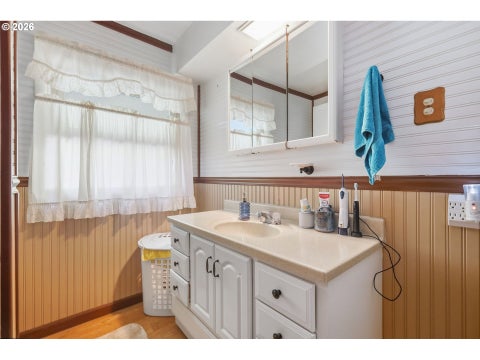 Tiny photo for 76306 Jasper Dr, Oakridge, OR 97463 (MLS # 175487498)