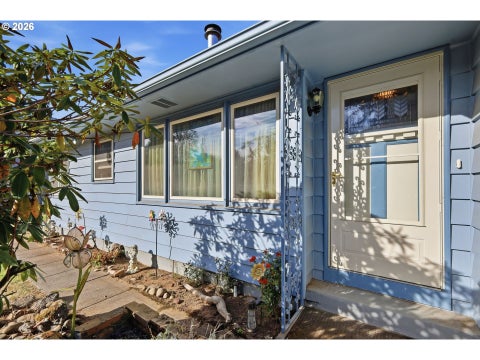 Tiny photo for 76306 Jasper Dr, Oakridge, OR 97463 (MLS # 175487498)