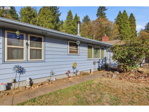 Tiny photo for 76306 Jasper Dr, Oakridge, OR 97463 (MLS # 175487498)