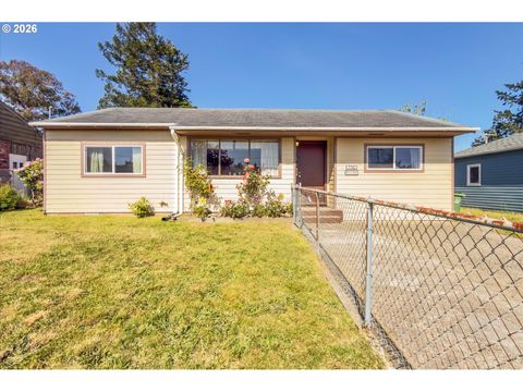 Photo of 1726 Johnson St, North Bend, OR 97459 (MLS # 341580750)