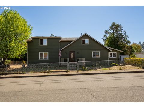 2104 NW CALKINS AVE Roseburg OR 97471