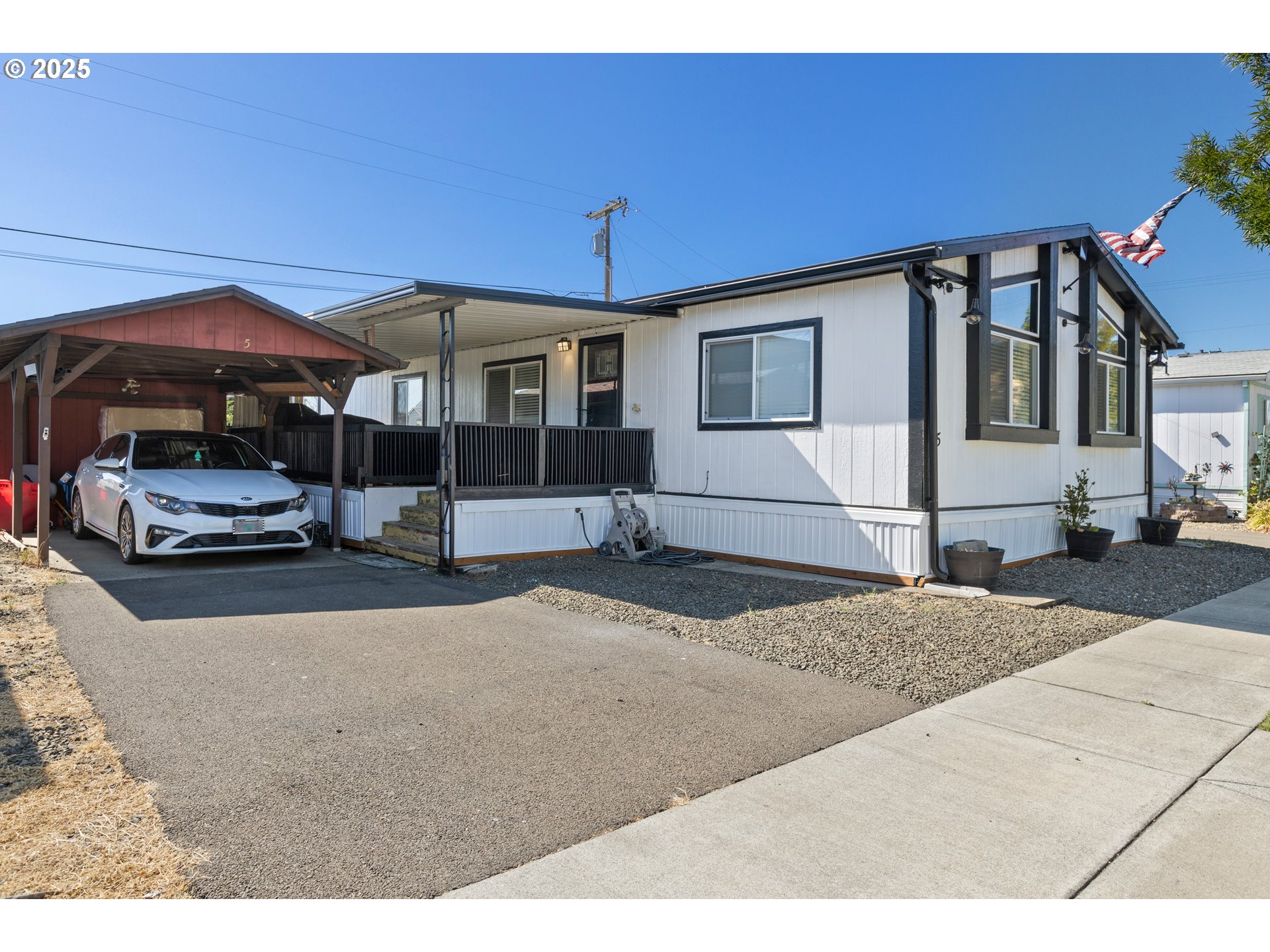5 MANOR LOOP