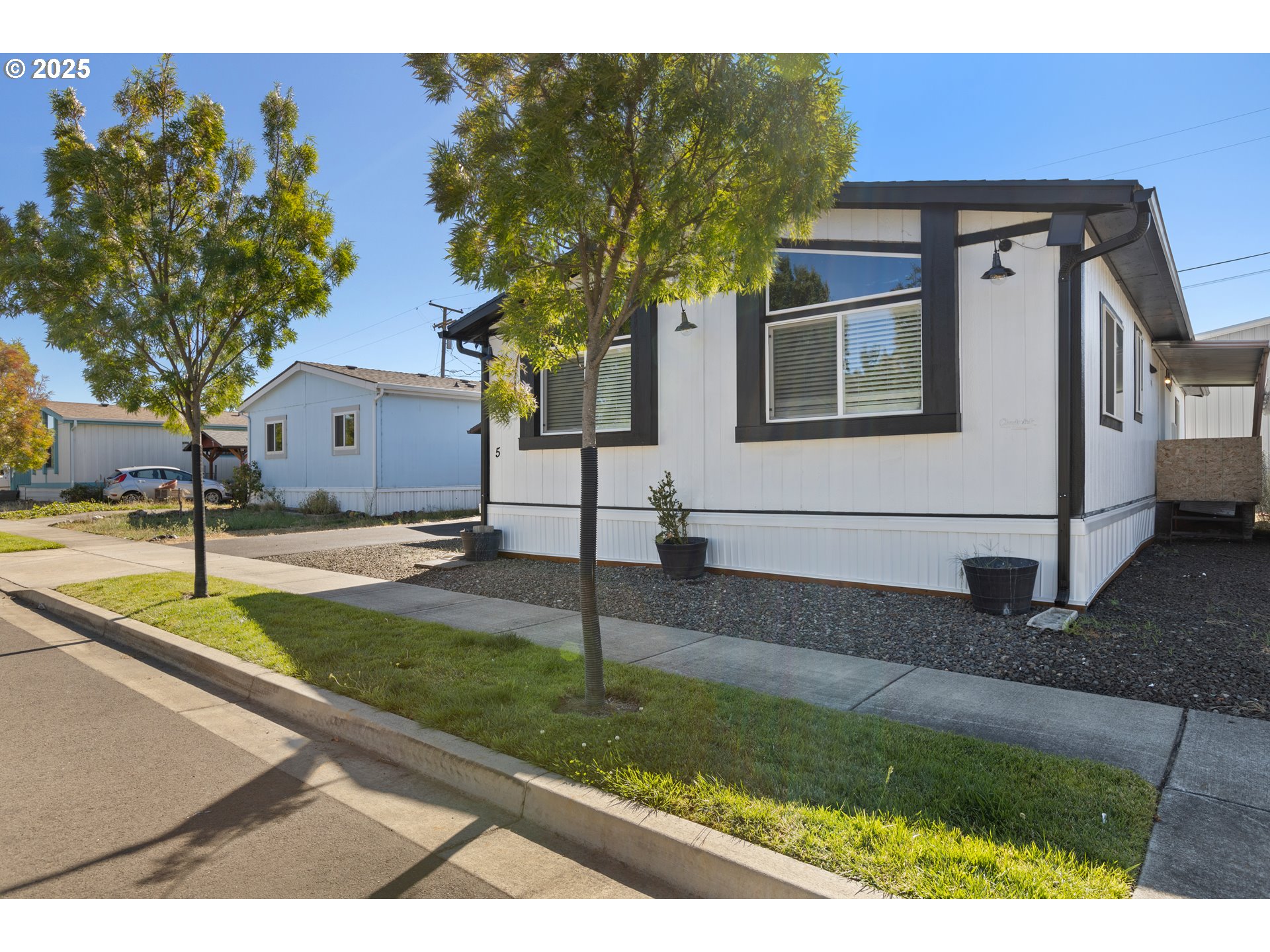 5 MANOR LOOP