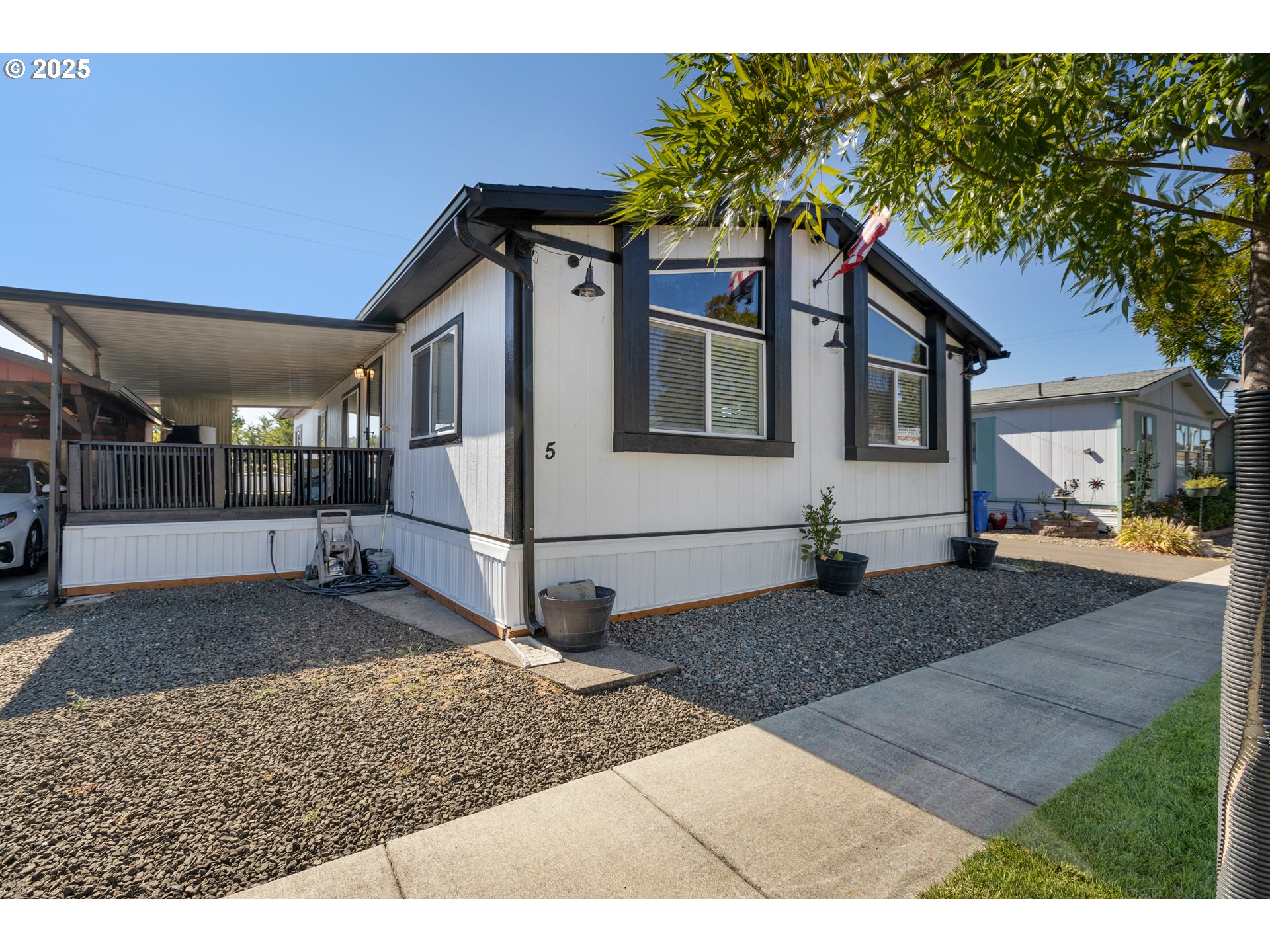 5 MANOR LOOP