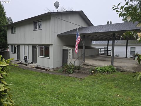 Photo of 922 NW Greeley St, Camas, WA 98607 (MLS # 520978025)