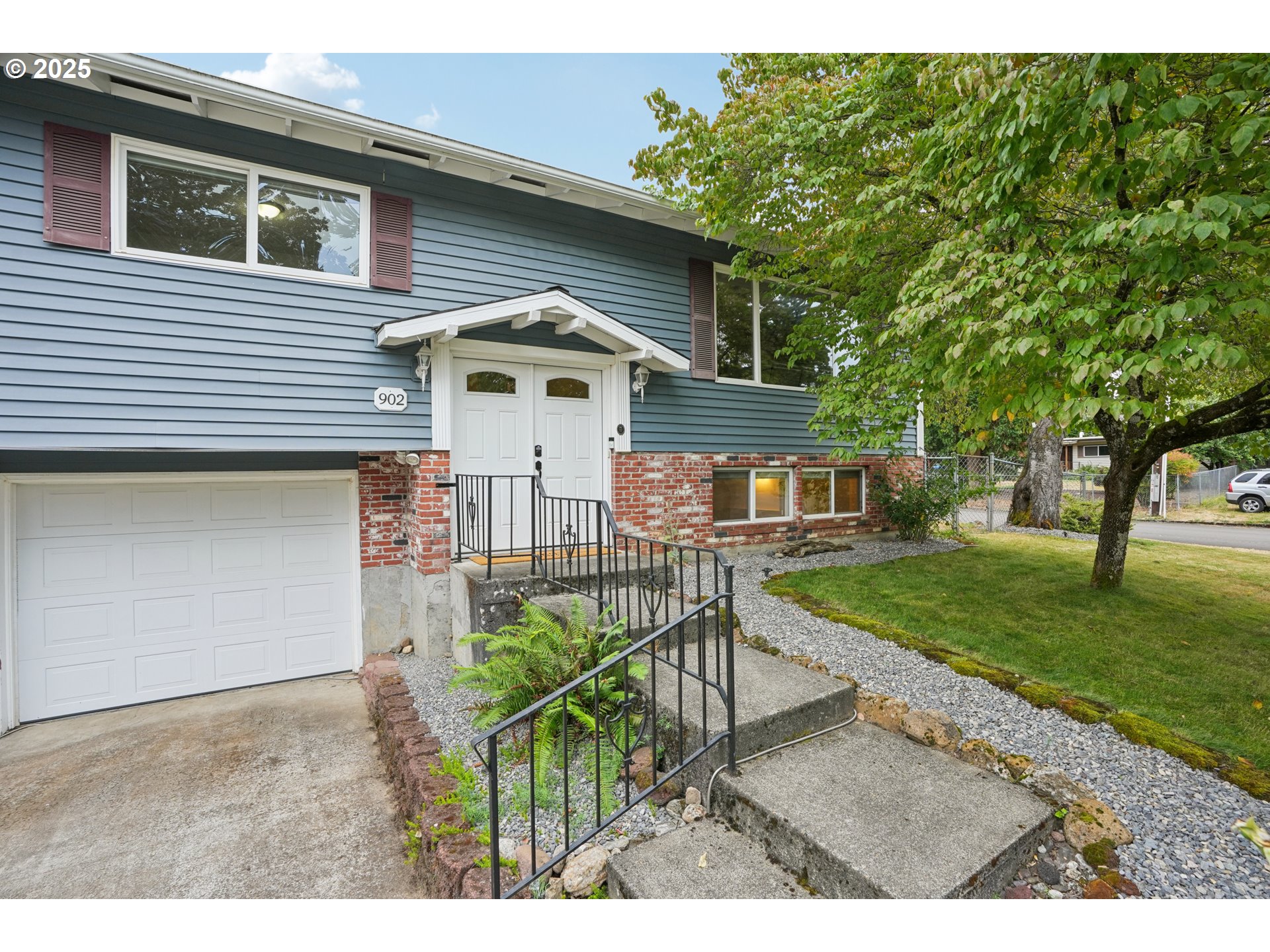 902 SE ATHERTON AVE