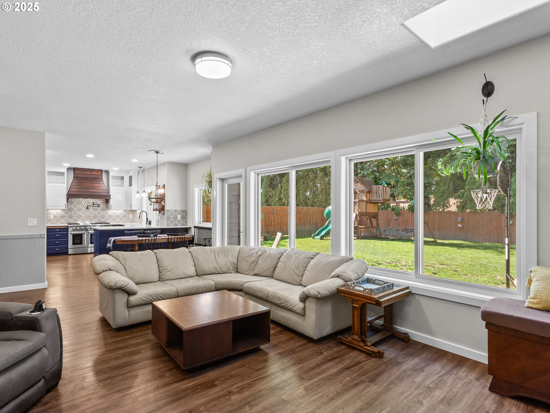 Vancouver, Washington 98686, United States, 4 Bedrooms Bedrooms, ,3 BathroomsBathrooms,Residential,Pending,215942