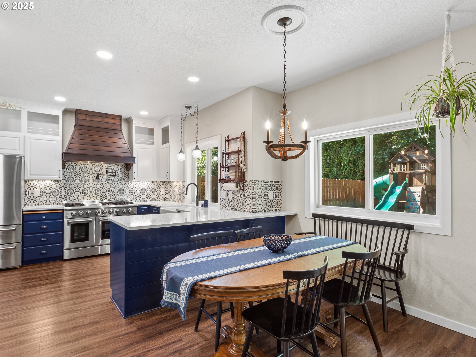 Vancouver, Washington 98686, United States, 4 Bedrooms Bedrooms, ,3 BathroomsBathrooms,Residential,Pending,215942