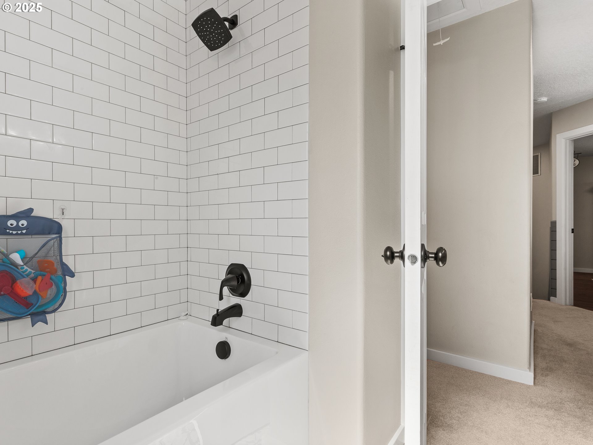 Vancouver, Washington 98686, United States, 4 Bedrooms Bedrooms, ,3 BathroomsBathrooms,Residential,Pending,215942