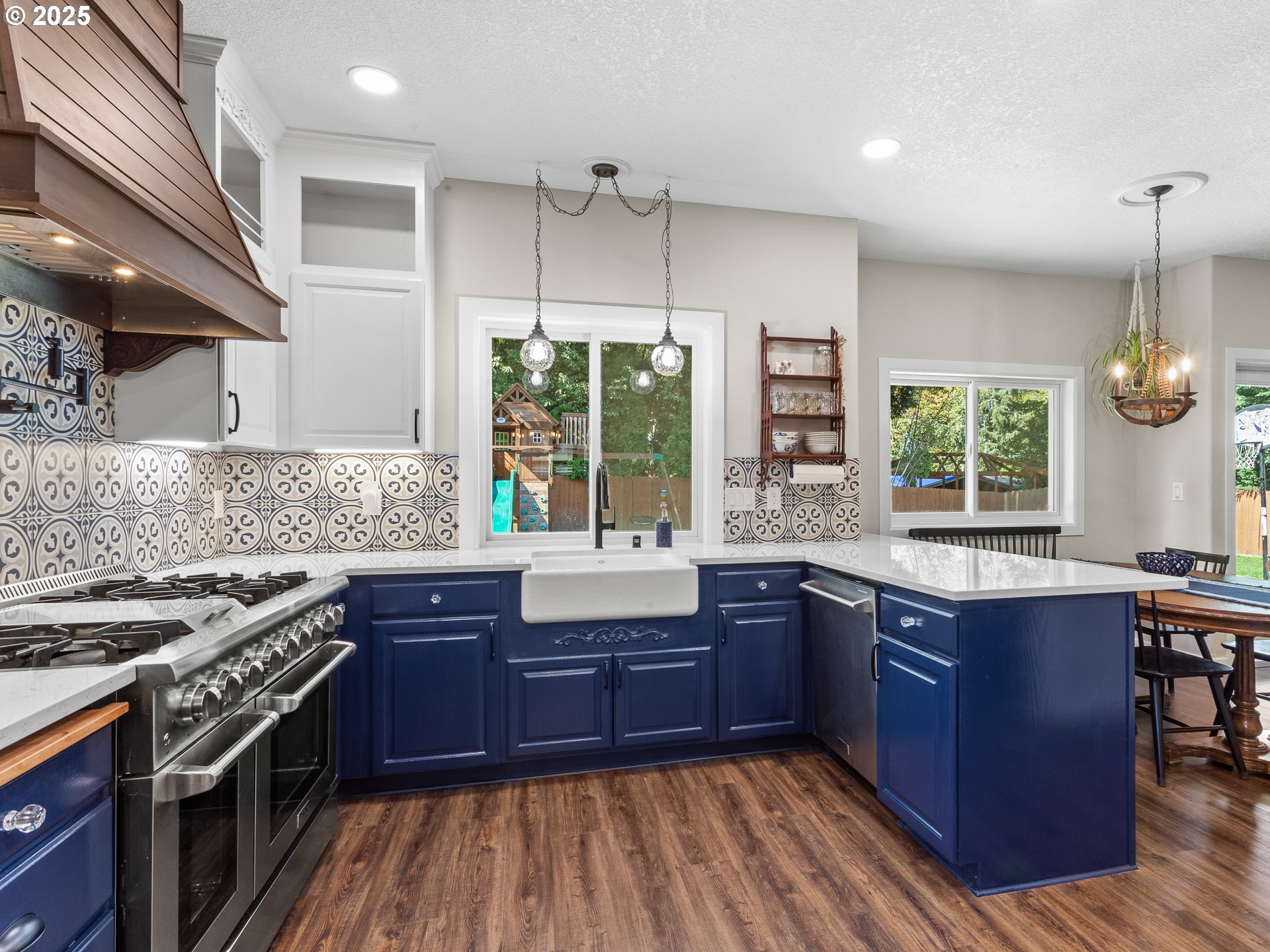 Vancouver, Washington 98686, United States, 4 Bedrooms Bedrooms, ,3 BathroomsBathrooms,Residential,Pending,215942