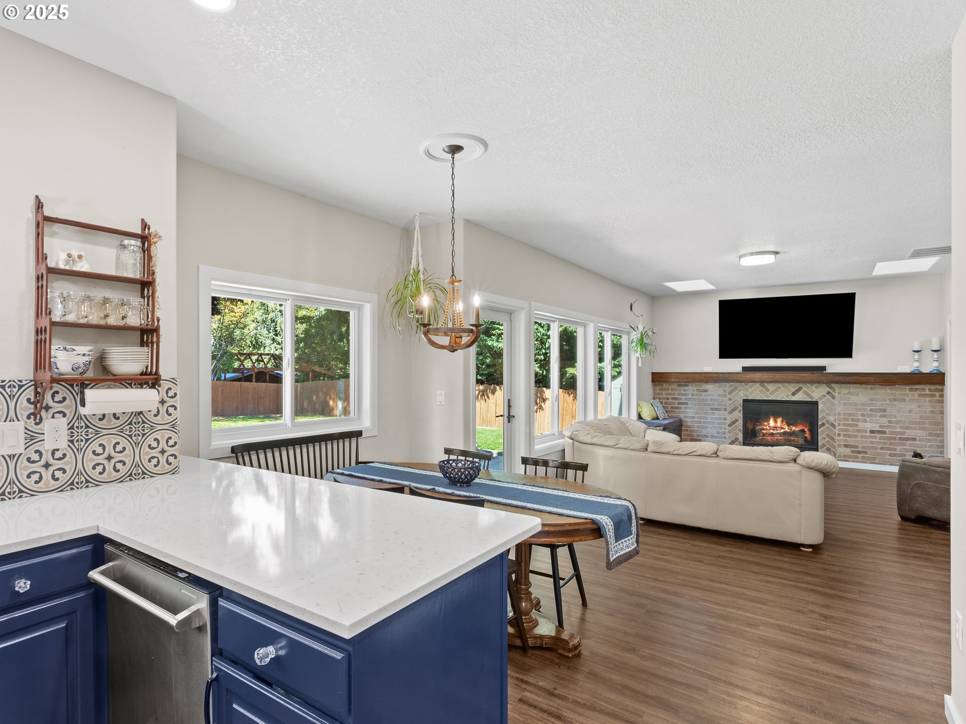 Vancouver, Washington 98686, United States, 4 Bedrooms Bedrooms, ,3 BathroomsBathrooms,Residential,Pending,215942