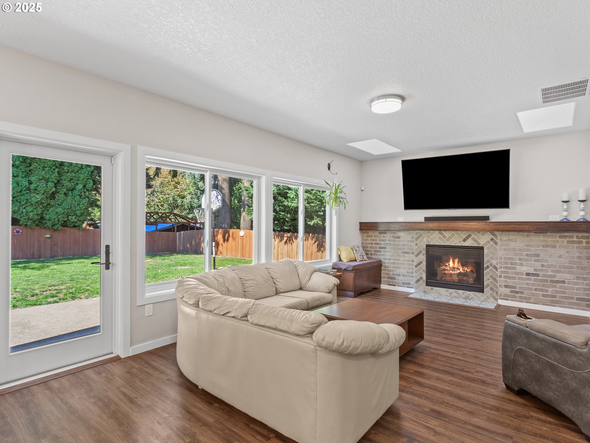 Vancouver, Washington 98686, United States, 4 Bedrooms Bedrooms, ,3 BathroomsBathrooms,Residential,Pending,215942