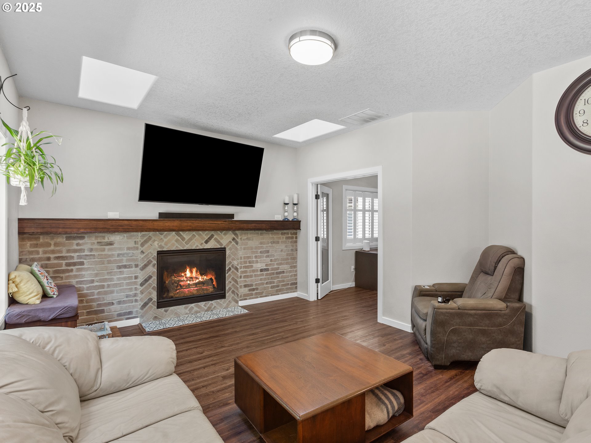 Vancouver, Washington 98686, United States, 4 Bedrooms Bedrooms, ,3 BathroomsBathrooms,Residential,Pending,215942