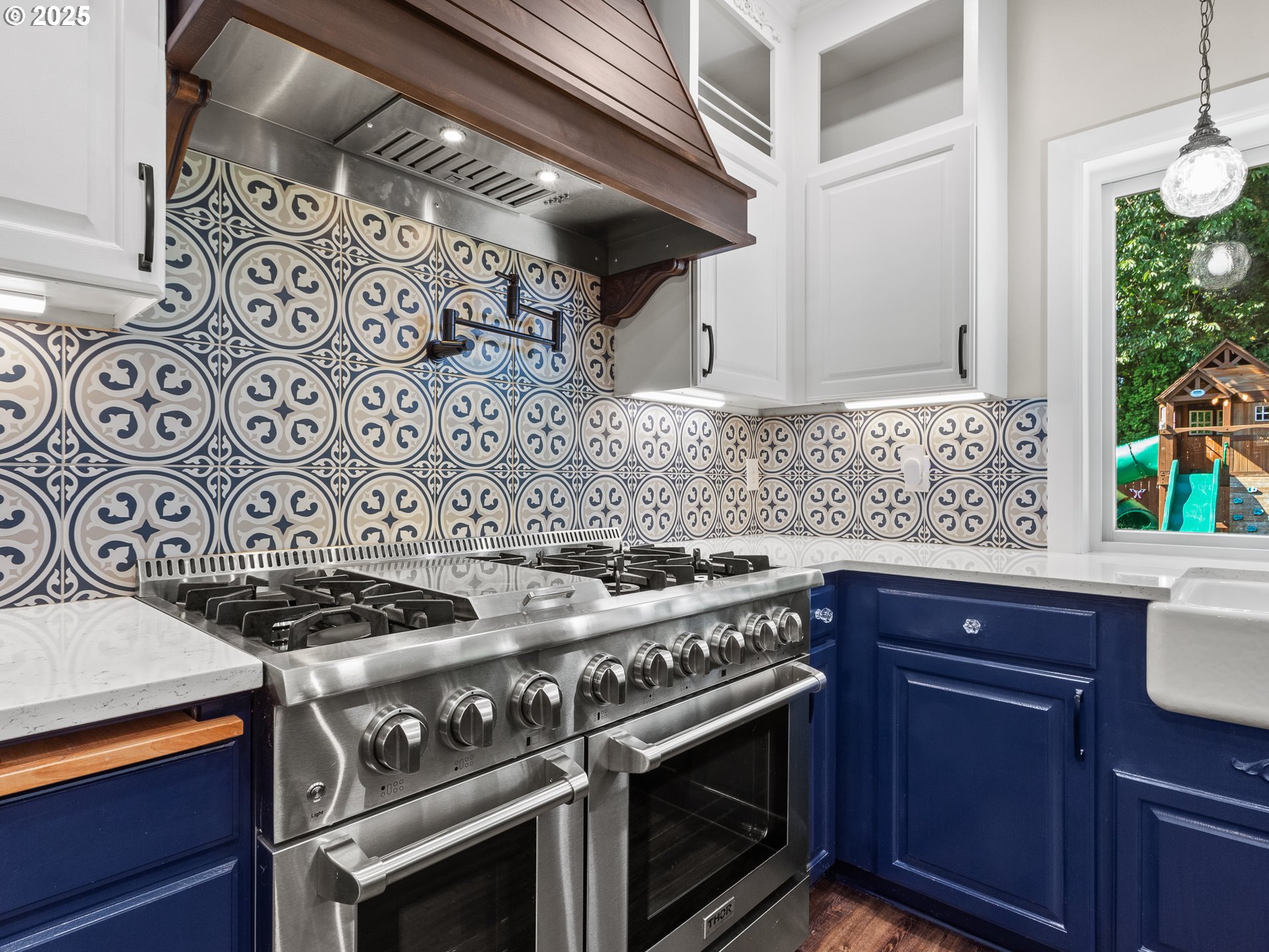 Vancouver, Washington 98686, United States, 4 Bedrooms Bedrooms, ,3 BathroomsBathrooms,Residential,Pending,215942