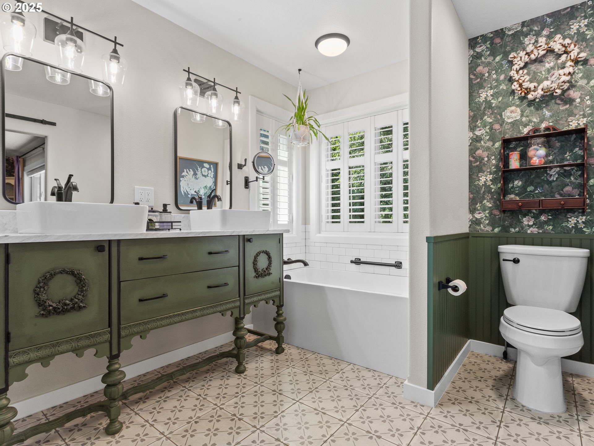 Vancouver, Washington 98686, United States, 4 Bedrooms Bedrooms, ,3 BathroomsBathrooms,Residential,Pending,215942