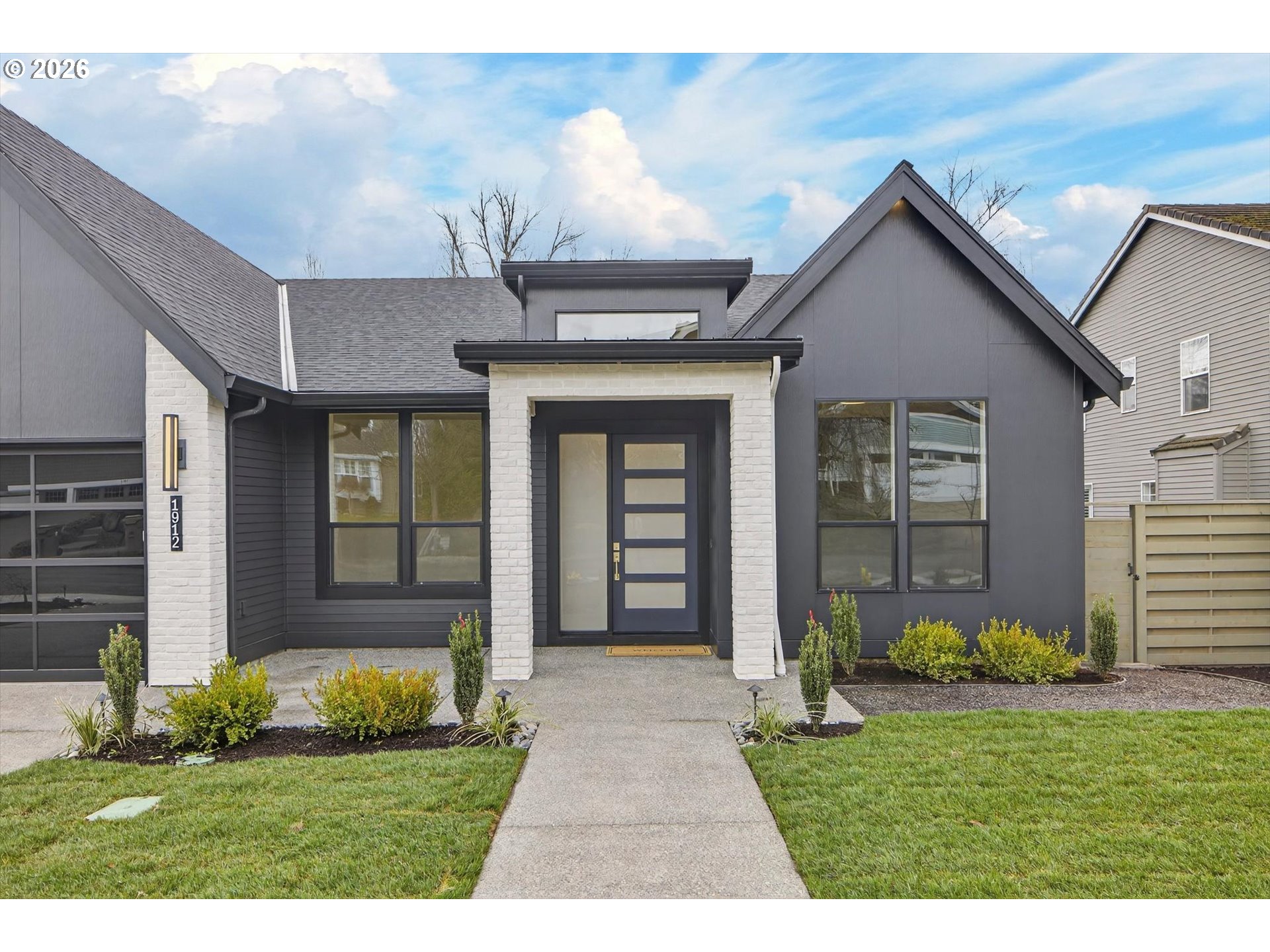 1912 SW DICKINSON LN