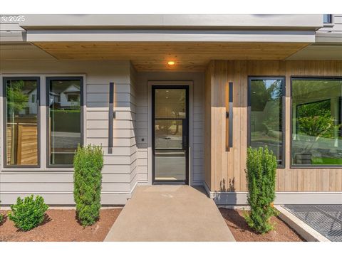 990 LUND ST Lake Oswego OR 97034