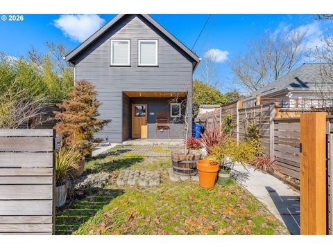 3813 NE GOING ST Portland OR 97211