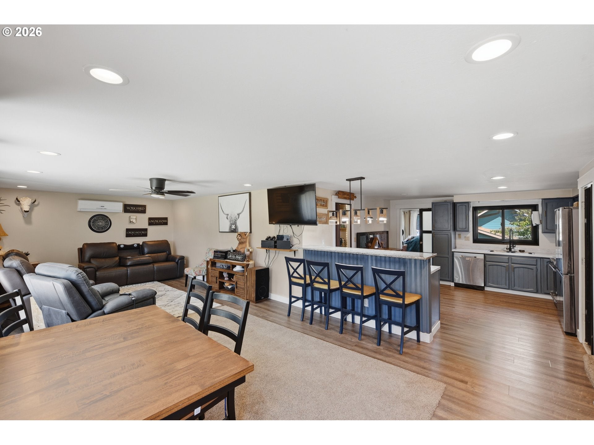 2220 MAINE CT