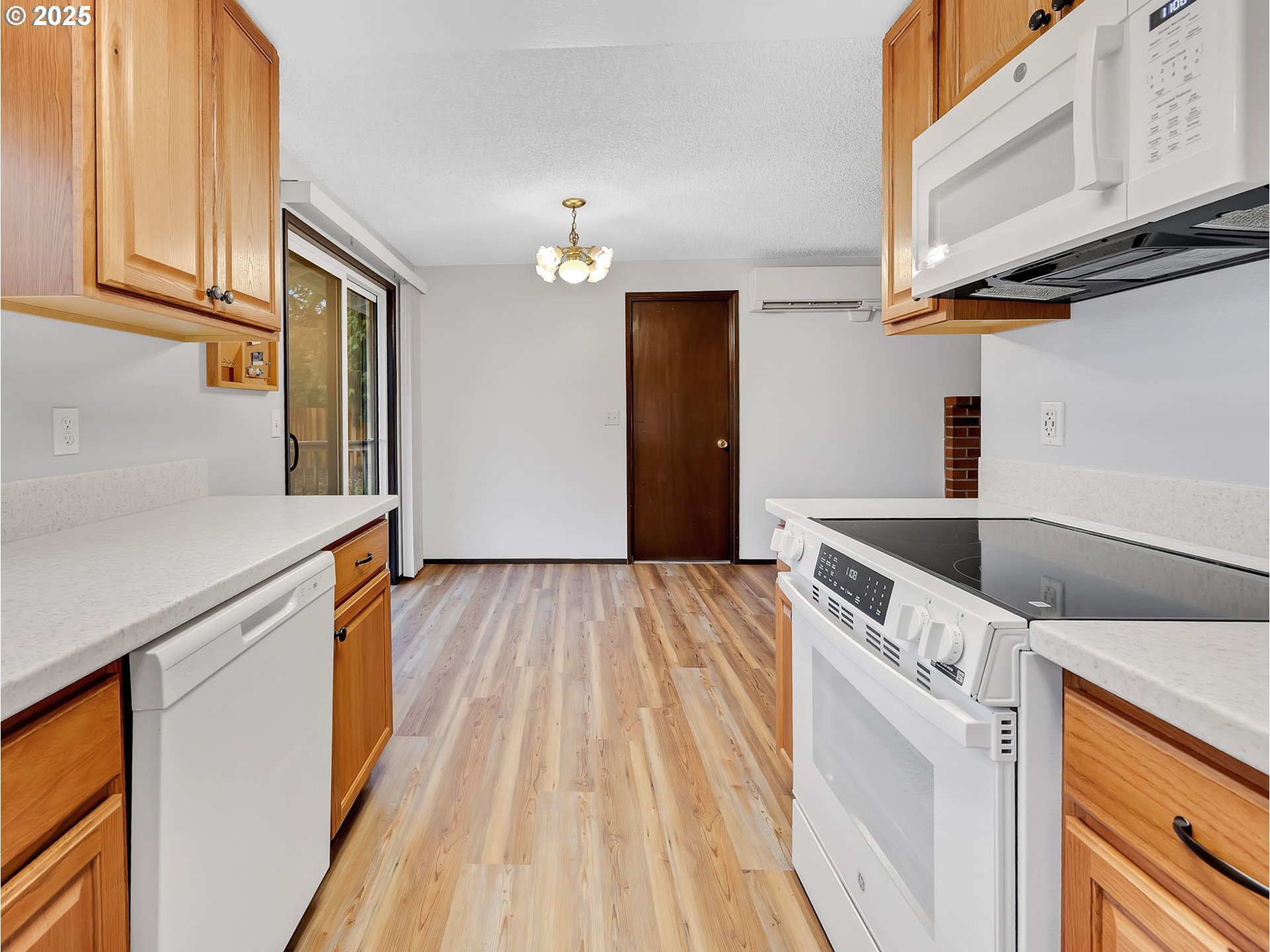 Portland, Oregon 97236, United States, 3 Bedrooms Bedrooms, ,1 BathroomBathrooms,Residential,Active,254249