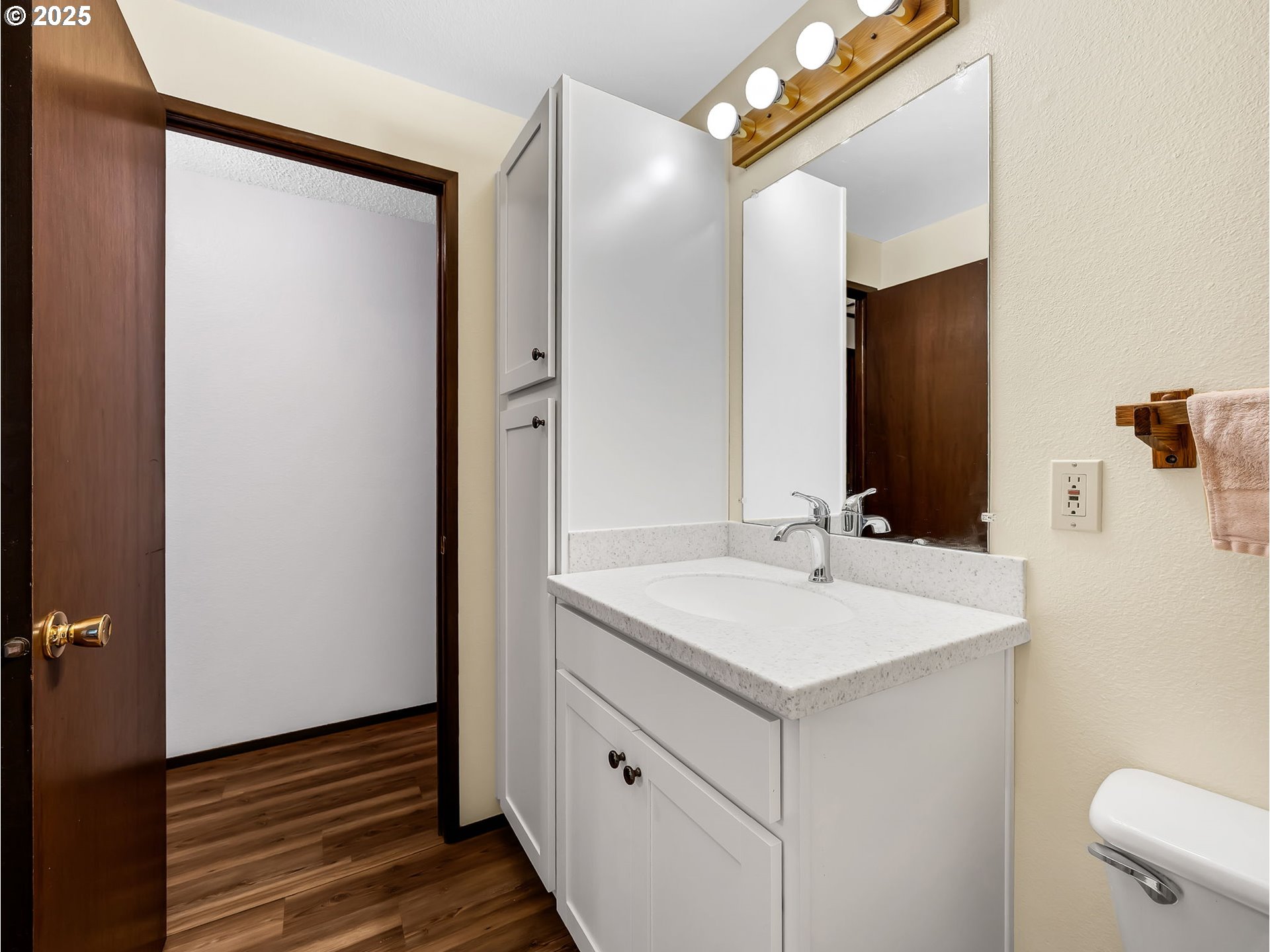 Portland, Oregon 97236, United States, 3 Bedrooms Bedrooms, ,1 BathroomBathrooms,Residential,Active,254249