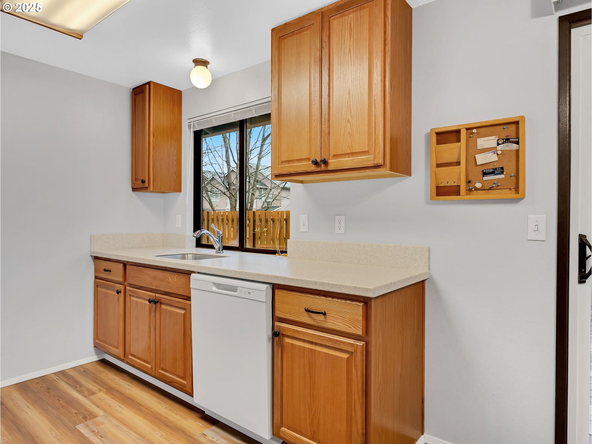 Portland, Oregon 97236, United States, 3 Bedrooms Bedrooms, ,1 BathroomBathrooms,Residential,Active,254249