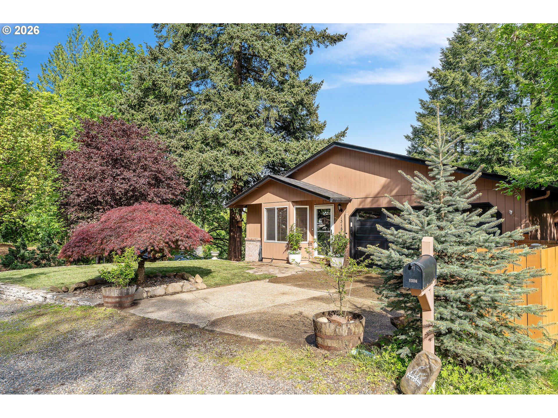 1316 NW MAPLE LN