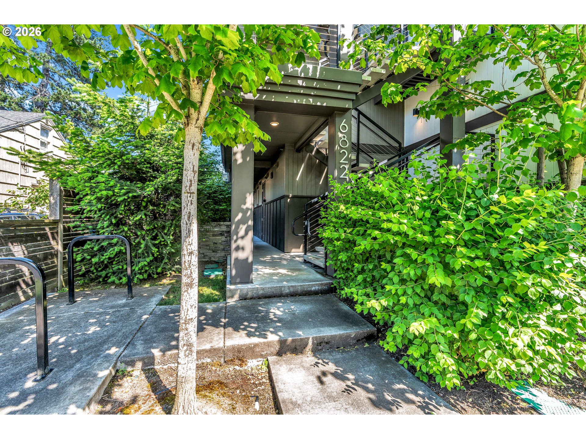 6822 N GREENWICH AVE 205