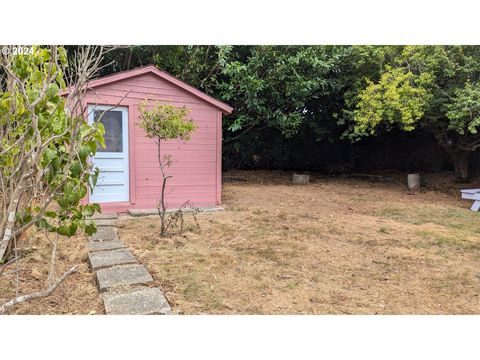 A home in Coos Bay